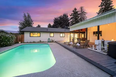 Image de Sunny Pool & Hot Tub House