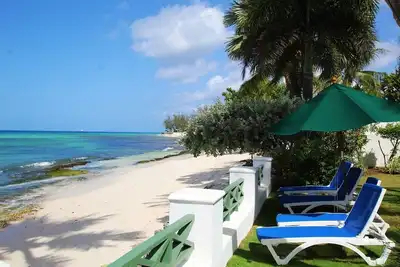 Image de Casual Beachfront Studio with Pool