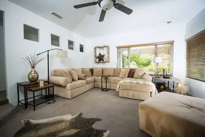 Image de Elevate Your Wine Country Escape: Chick-Ranch with Luxurious Amenities, Views, Private Driver