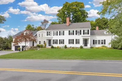 Image de Luxurious, fully renovated 3 bedroom\/3 bath Andover home steps from Pa\/Downtown.