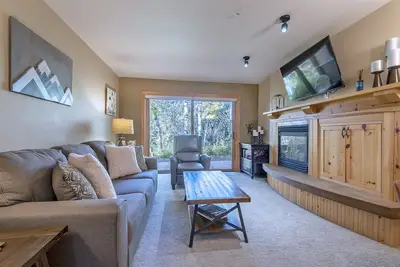 Image de Yellowstone & Grand Teton Parks! 3 Community Hot Tubs! Updated, Stocked & Clean!