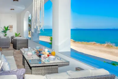 Image de Sky Beachfront Villa with private pool