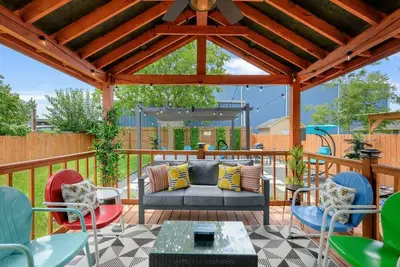 Image de Backyard Paradise/10 Min to Dwtn/4 Br Home/Hot Tub