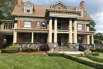 Image de Historic Old West End Devilbiss Mansion, with three floors of luxury to enjoy.