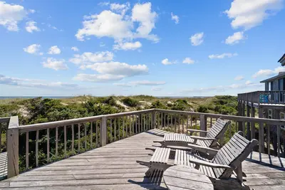 Image de Beachfront, Oceanviews, Dog Friendly, Private Beach Access & Hot Tub