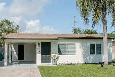 Image de Cozy Cottage 5 mins from the beach!