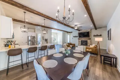 Image de Spacious family friendly home, close to Grand Canyon, Gc railroad and Rt66