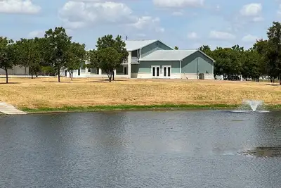 Image de 3 Bedroom Ranch-house with a Private Lake. Swim/Fish/Kayak