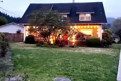 Image de 1919 Historic Craftsman Home