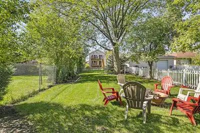 Image de Luxe Duplex - Private Gym -Huge Yard -Arcade- King Beds - Garage-Ev Charger-Crib