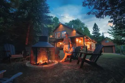 Image de Refuge de la Rouge l Tremblant, foyer, kayak & bord de l'eau