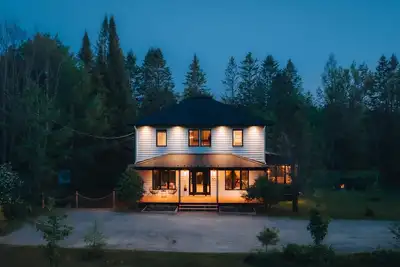Image de Maison Huberdeau l design, rivière, spa & Tremblant à 18 min