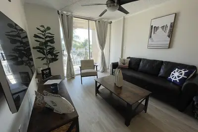 Eclectic Easeful Stay At The Keys!