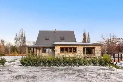 Image de Mountain View Villa - Rural Retreat (Hot Tub, Tennis, Petanque, Putting Green)