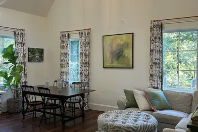 Image de Cottage in the Trees