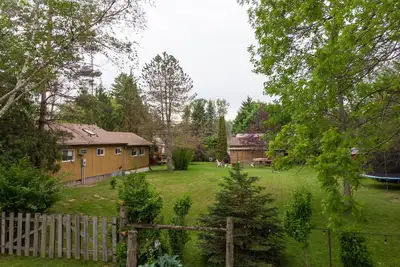 Image de Port Franks 2 Bedroom Cottage With Double Wide Lot