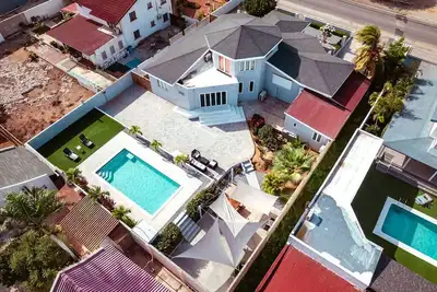 Image de Stunning Villa with Pool & Garden, *Walk to the beach*