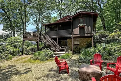 Image de Altitude Adjustment | Modern Farmhouse Style with Gorgeous Mountain Views