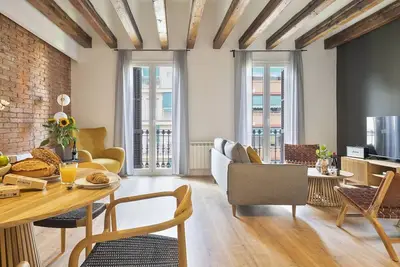 Image de Contemporary Apt steps to Arc de Triomf-Born