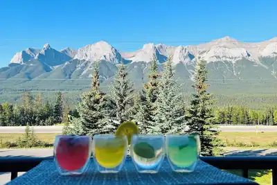 Image de A Duo of Delightful Mountain-View Retreats! King Beds, Jacuzzis, Free Parking