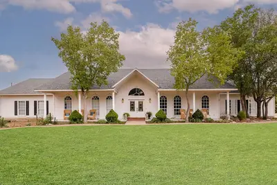 Image de Host the Perfect Stay:15-Person House with Indoor Pool, 2 Grills & Entertainment