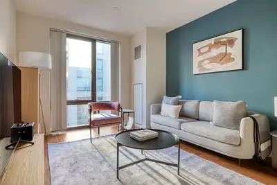 Image de Stunning North Station 2br w/ W/D & Gym, nr Td Garden, by Blueground