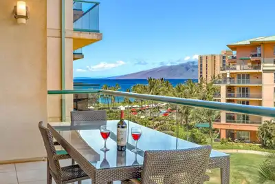 Image de Maui Resort Rentals: Honua Kai Hokulani 542 - Extra Large One Bedroom w/ Den, Partial Ocean and West Maui Mountain Views!