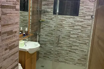 Image de Beutiful sunkissed  ocean front, walking distance to beach, supermarkets, ocean