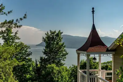 Image de Domaine Du Cap Charlevoix | Vue sur fleuve et montagnes
