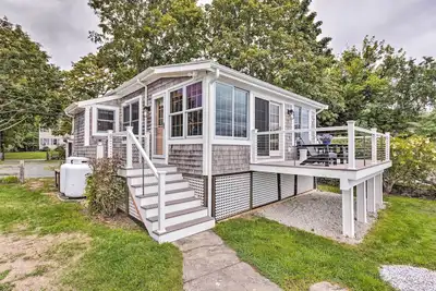 Image de Charming Bristol Cottage w/ Private Beach!