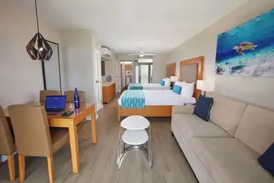 Image de Wonderful Place To Stay! 3 Relaxing Units w/ Kitchen, Pool and Parking On-Site!