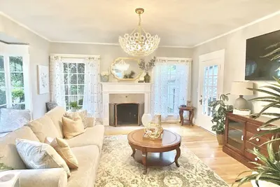 Image de A Renovated Historical Home in Pnw Monteith District