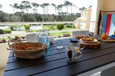 Image de Plage à 500m! Confort, wifi privé Fibre, draps, piscine, parking et avantages