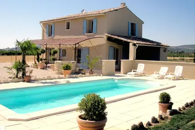 Image de Mas Maurice  Mas Dansavan dans Luberon\nPiscine climatisation espace vert wifi