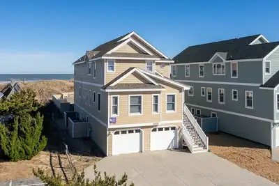 Image de Sandbox 8 Bedroom Home in Kitty Hawk Shores