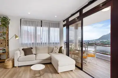 Maison de vacances \"Casa Vista Faro\" avec vue sur la mer, terrasse privée et Wi-Fi.