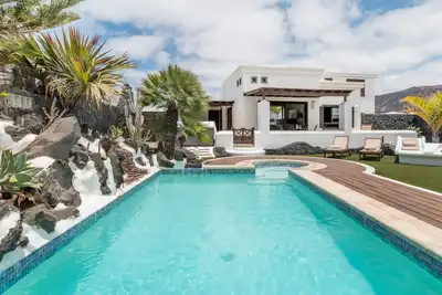 Image de Villa de vacances 'Faro Park avec piscine privée', vue sur la montagne, terrasse privée et Wi-Fi