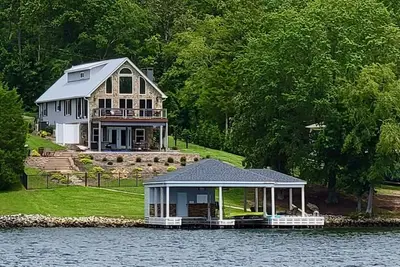 Image de Beautifully Remodeled Lake House w/ Plunge Pool!