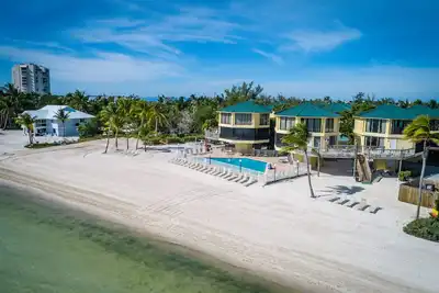 Image de Bg Beach Front villa Pool Beach Dock Ocean Sleeps 6 W&D Kitchen Parking WiFi Bbq