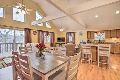 Image de 'Lazy Rs Lakehouse' w/ Hot Tub & Dock in Warsaw!