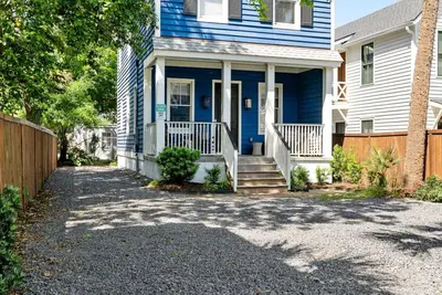 Image de Walkable 3 Bedroom Home Near King St with Parking