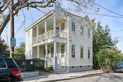 Image de Historic Charleston Single w/ Private Outdoor Space