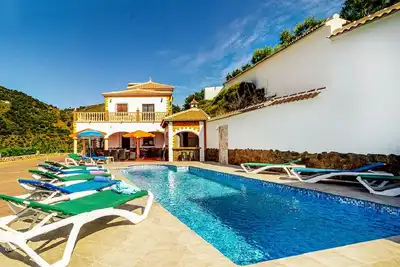 Image de Nice villa with pool in Sayalonga Ax-1s