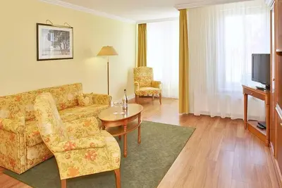 Image de Family and dog-friendly apartment with balcony and lake view in top beach location