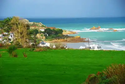Image de Superbe Vue Mer. Non mitoyenne. Petit nid d'amour, face à la mer