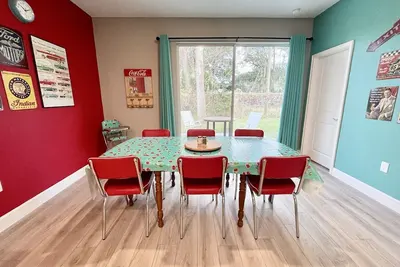 Image de Sanford's Retro Retreat