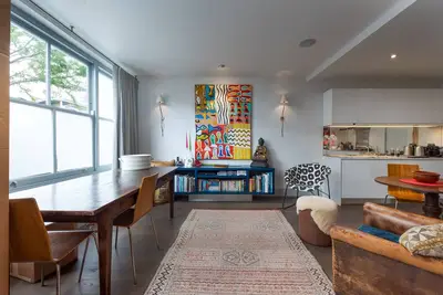 Image de Classic Hammersmith Home by Ravenscourt Park by UnderTheDoormat