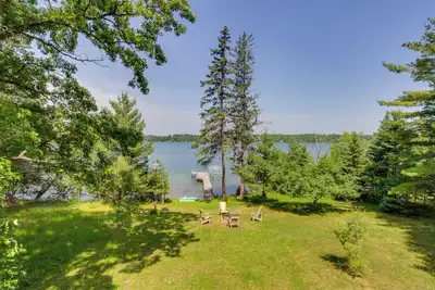 Image de Cabin Getaway w/ Private Dock, Walk to Trail!