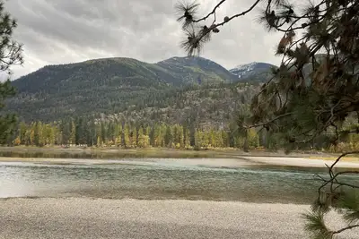 Image de Stunning 9. 3 acres riverfront w electric- near Quinn’s Hotsprings!