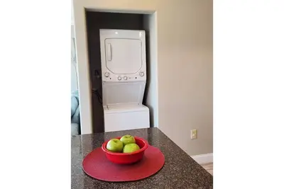 Image de Across the street from the beach: 3br 2ba condo